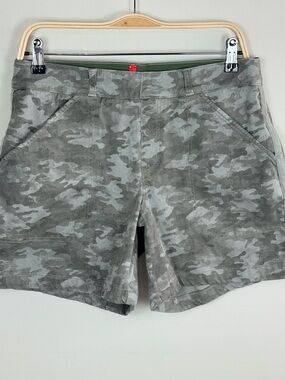 Spanx Size Large Camo Smoothing Stretch High Rise Shorts 6” Inseam